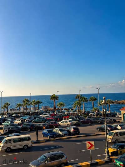 For sale, a 285 m apartment in Ghleem directly on the sea - in a hotel building