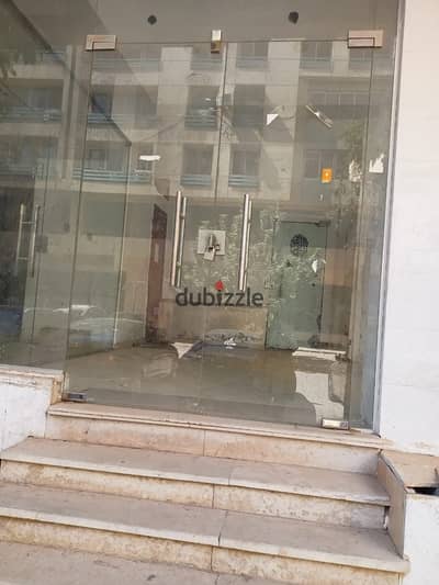 Super Lux finishing shop for rent overlooking the axis