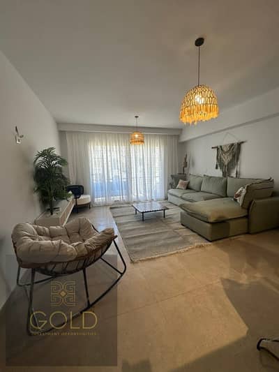 Chalet 3 bedrooms for rent in Hacienda West modern furniture in prime location