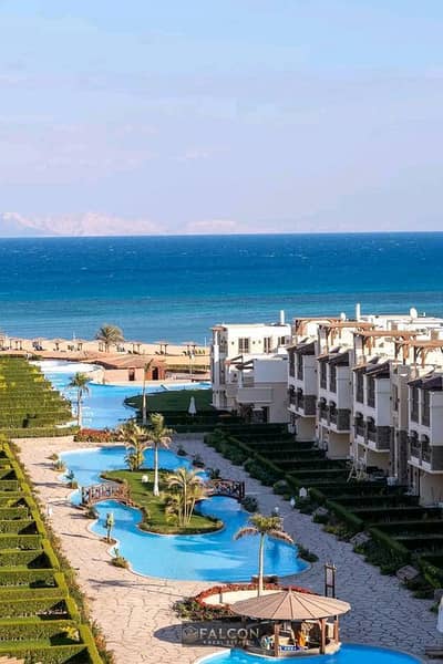 For sale: 3-bedroom chalet (see view, finished) in Blue Blue Ain Sokhna, next to Mountain View Sokhna and Porto Sokhna. Installments over 8 years.