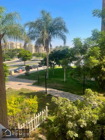 Fully furnished 3-room apartment (103 sqm) for rent in Madinaty (B6), featuring an open view of the garden and main street.