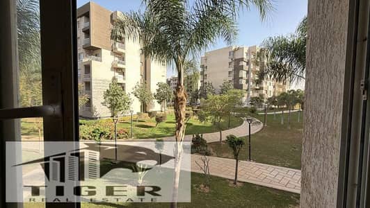 A 200m apartment for sale in my city B12 at a very attractive price, with an area of 200 meters. The required model is a repeated floor consisting of 4 bedrooms, including a master bedroom and 3 bathrooms, in front of services and the mosque. Finishing by a company, a distinguished location is required. Surprise price, completely cash, ready for habitation. Contact by phone or WhatsApp 01002