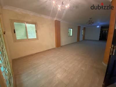 Ground floor apartment with a garden 350 meters in the fourth neighborhood on the middle 4 rooms