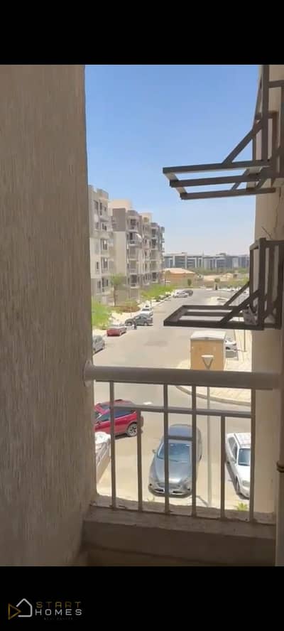 شقة قانون 85 متر غرفتين ( غير مفروش ) للإيجار في مدينتي B12 فيو مباشر على بارك
