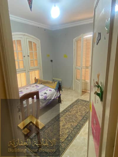 For sale, an apartment in the Third Settlement directly next to the German University, with a bus stop nearby and close to New Cairo Hospital, the Food Bank, Mega Mall, and next to all services and transportation, with super luxe finishing.