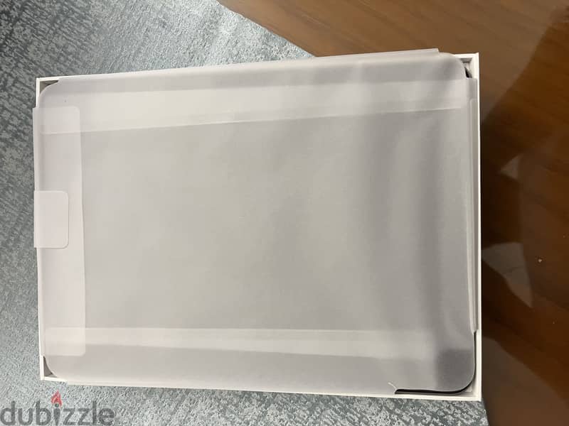 iPad Air M2 256 Wifi + Logitech Magic keyboard 4