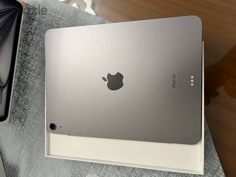iPad Air M2 256 Wifi + Logitech Magic keyboard 6