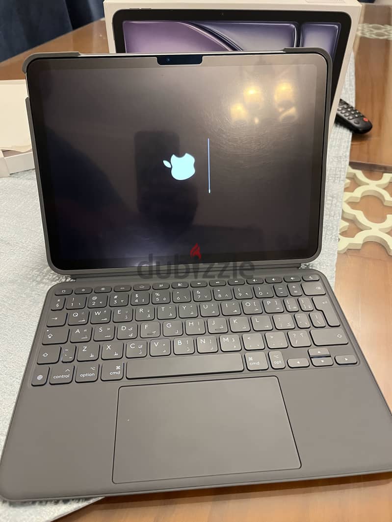 iPad Air M2 256 Wifi + Logitech Magic keyboard 8