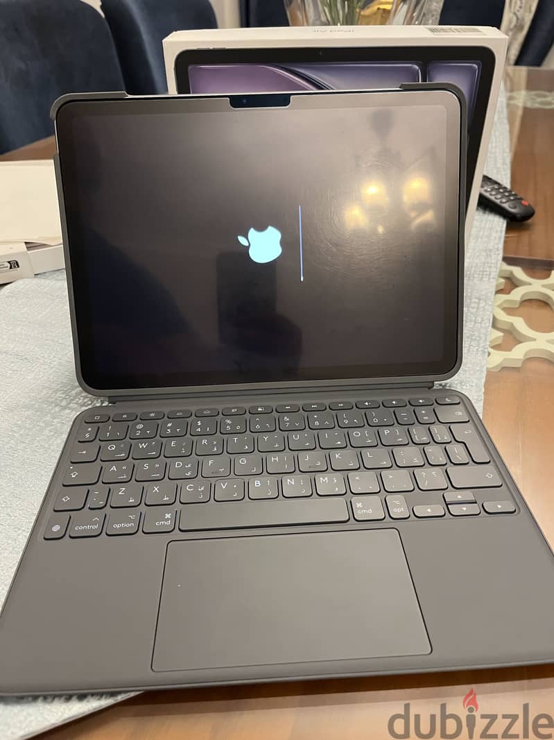 iPad Air M2 256 Wifi + Logitech Magic keyboard 9
