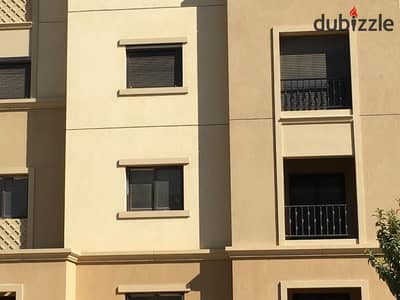 شقة بفيو مميز للايجار متشطبة  الترا سوبر لوكس بسعر لقطة في كمبوند ميفيدا اعمار على شارع التسعين الجنوبي مباشرة قريبة من منطقة الجولدن سكوير