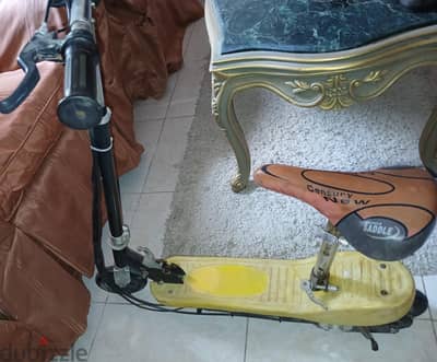 سكوتر كهربا يتحمل لوزن ٨٠ كيلو والكرسي بيتشال عادى