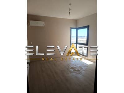 Apartment for rent 3bd semi furnished The Address