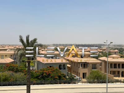 كواترو للايجار 3 غرف بمساحه خياليه ب كومباوند هايد بارك