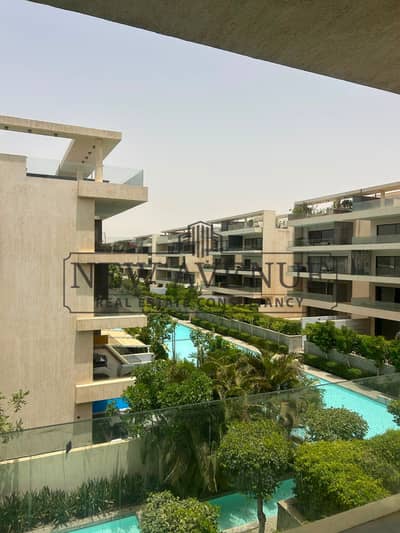 شقة متشطبة تشطيب الترا سوبر لوكس مفروشة بالتكيفات للبيع في ليك فيو ريزيدنس lake view residence  فى موقع متميزعلي اللاجون جاهزة على الاستلام الفوري