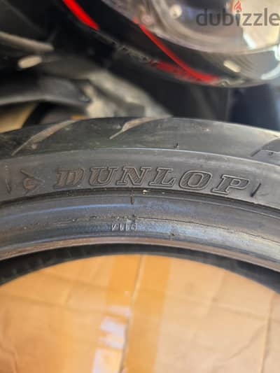 كاوتش بحالة ممتازة Dunlop 120/70 ZR17