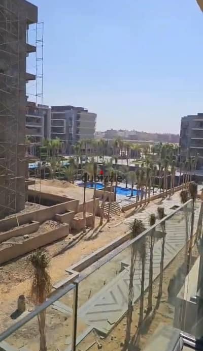 شقة 168 متر للبيع في الباتيو أورو التجمع الخامس 3 غرف دور ثالث