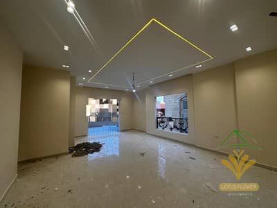 Apartment for rent, first occupancy, suitable for administrative headquarters in the Southern Lotus, second number from the Ninety Street, direct view of the garden.