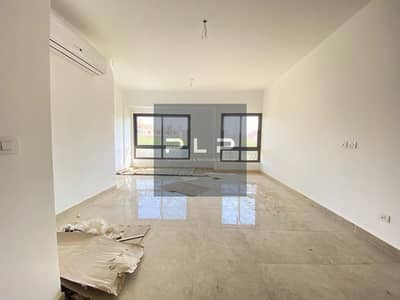 شقة استلام فوري ريسيل متشطبة بالكامل بالتكييفات في كمبوند فيفث سكوير المراسم التجمع الخامس Fifth Square Compound New Cairo