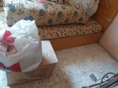 سرير بمرتبته
