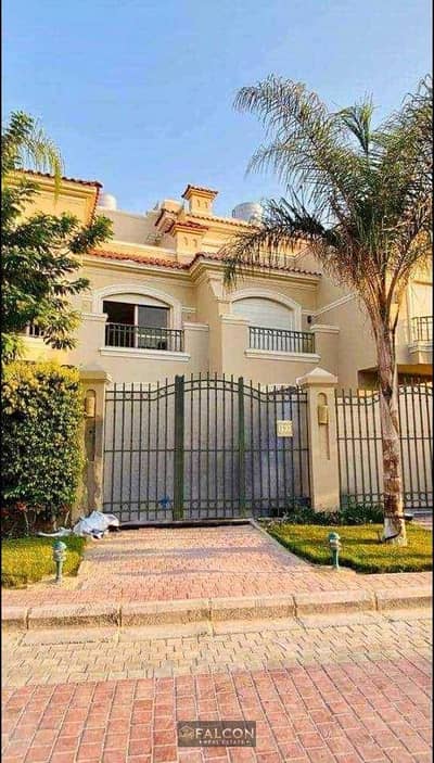 تاون هاوس فيلا كورنر استلام فوري 3 طوابق مع جاردن خاصة 4 غرف للبيع في كمبوند الباتيو برايم الشروق امام مدينتي