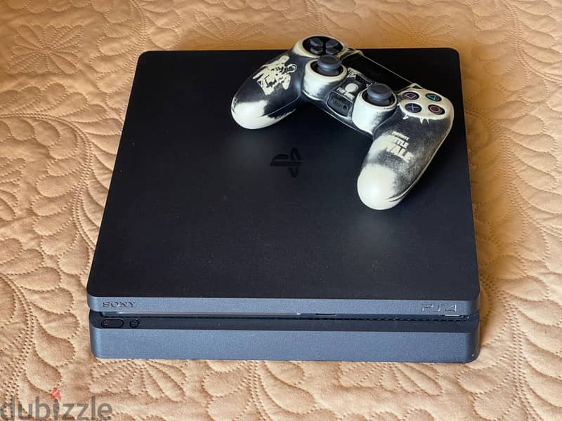 PlayStation 4 slim 2