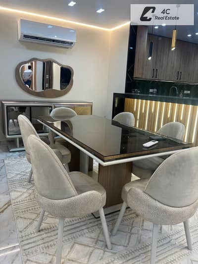 Resale apartment, 3 bedrooms, with the lowest price in Hyde Park, Fifth Settlement. Ultra-super-lux finishing, includes air conditioning and kitchen.