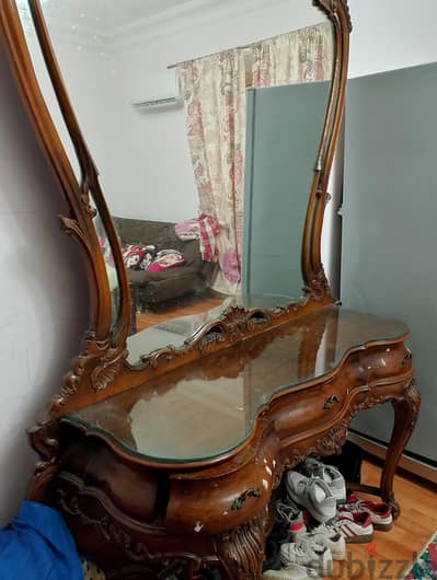 سرير + 2 كومودينو + تسريحة