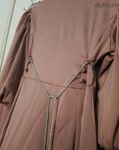 فستان سواريه استعمال مرة واحدة فقط