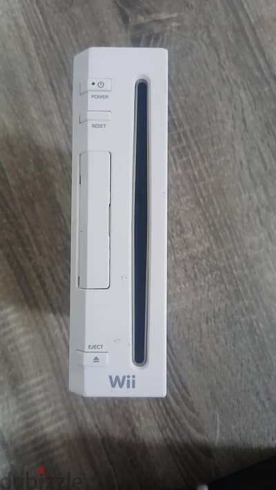 جهاز wii للبيع معاه ريموتين فقط