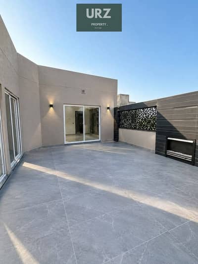Luxury living and guaranteed investment Duplex apartment with private roof for sale in Hyde Park next to Waterway near La Vista
