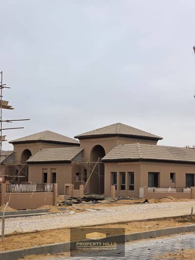 اخر توين هاوس استلام فوري بسعر لقطة  في Village West الشيخ زايد بجانب اعمار