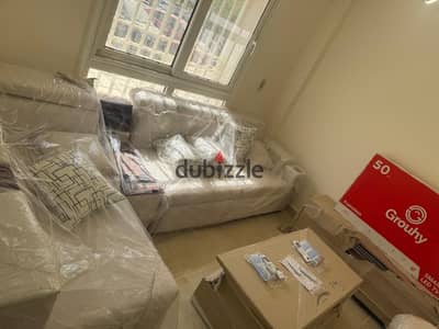 ستديو للبيع فى مدينتى  بسعر لقطة ستديو B12  تشطيبات خاصة  بالفرش والأجهزة والتكييفات  كله بالكيس بتاعته أجهزة وفرش  اول سكن لم تسكن من قبل  تكييفين ٣ حصان + ٢. ٥ يعنى الاستديو تلاجة فالصيف   يعنى لو اتأجر دخل شهرى مش اقل من٢٥ الف    الاستديو طرفى بارك