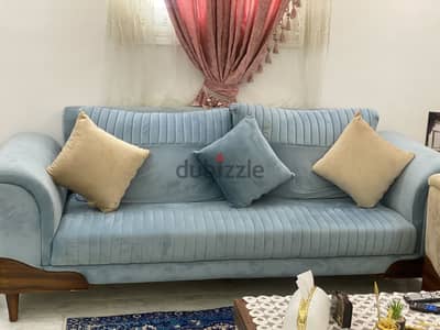 انتريه مع ترابيزه بحاله جيده