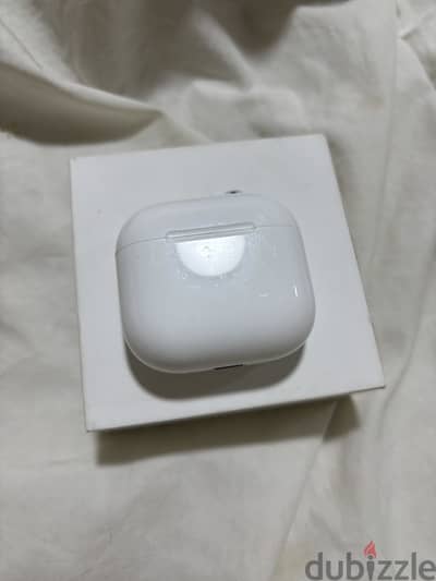 AirPods 4 with active cancellation كاسره الزيرو بحالة ممتازة جدا