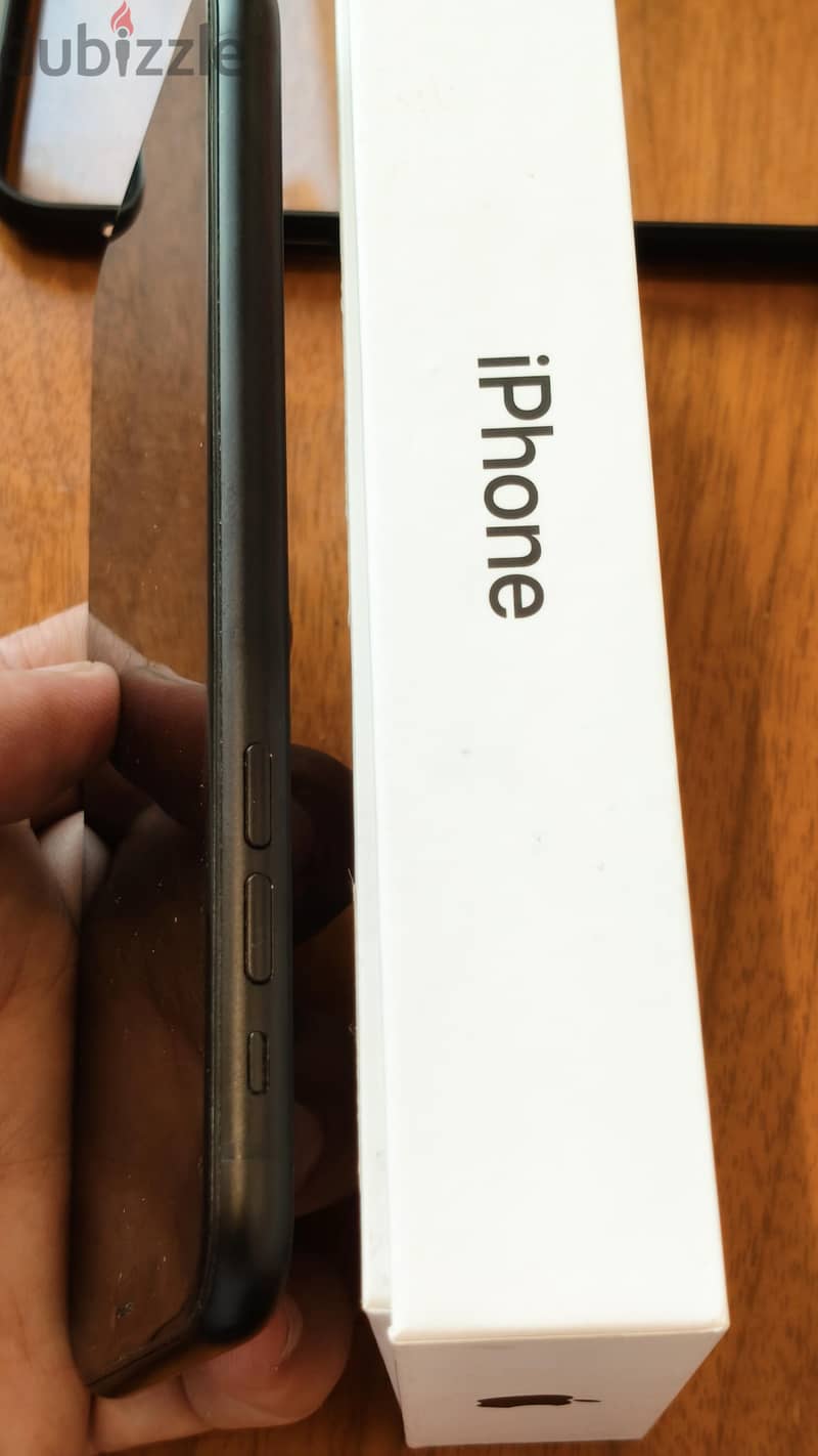 Apple - iPhone XR 8