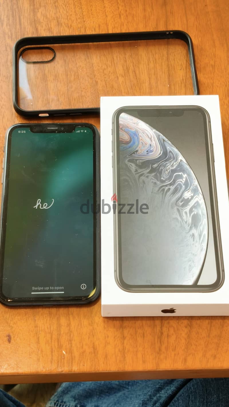 Apple - iPhone XR 12