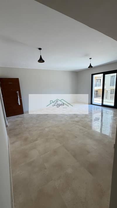 Apartment for rent in Owest, first occupancy, with kitchen and air conditioning, at a bargain price.