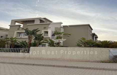 Prime Villa with Installments Ready to move Villa For sale Prime Location at CFC New Cairo