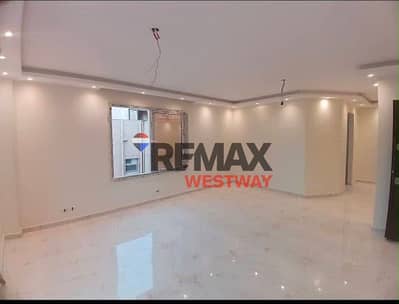 Apartment للإيجار مساحة ١٦٥ م اول سكن دور اول فى كمبوند لافيدا 165 sq m, first occupancy, first floor in La Vida Compound.