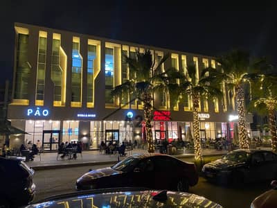 Clinic for rent in The Edge Mall, El Shorouk, air-conditioned and ready for immediate delivery and operation.