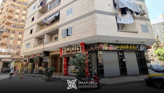 شقه للبيع ١٣٣ م خطوات من ميدان السيوف بالدور الاول بمطلات مفتوحه