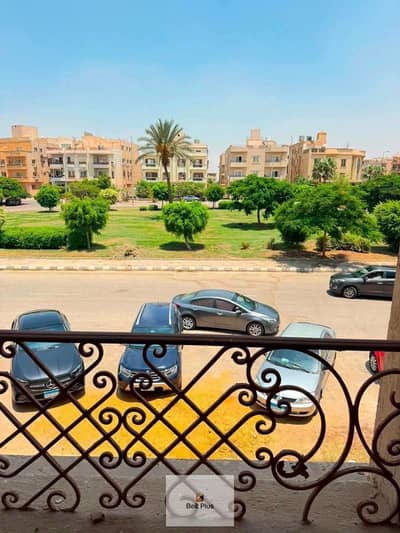 شقة راقية مفروشة بالكامل في فيلات البنفسج بالتجمع | 3 غرف | 2 حمام | ريسيبشن 4 قطع | تكييف كامل | أسانسير | فيو حديقة واسع | أمن وحراسة