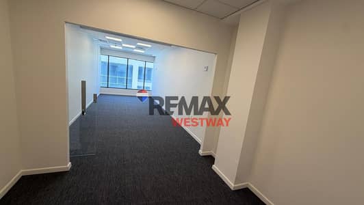 مكتب للايجار متشطب بالتكيفيات علي المحور مباشره بسعر مميز الشيخ زايد   Office for rent, finished with air conditioning, directly on the main axis, at