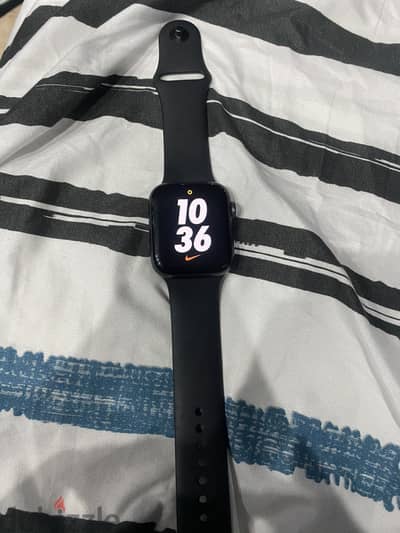 Apple watch series 6   بطارية ٨٠٪؜   بالكرتونة والشاحن