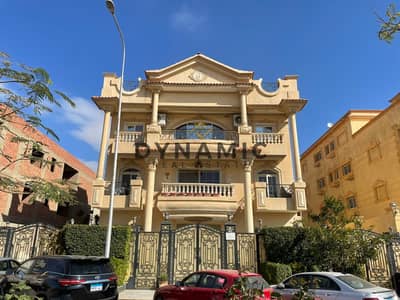 فيلا فاخرة - غرب سوميد | 650م - 5 أدوار - حمام سباحة + أسانسير - 4 شقق مستقلة - 35 مليون جنيه