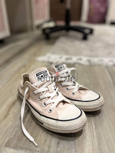 pink original converse in great condition