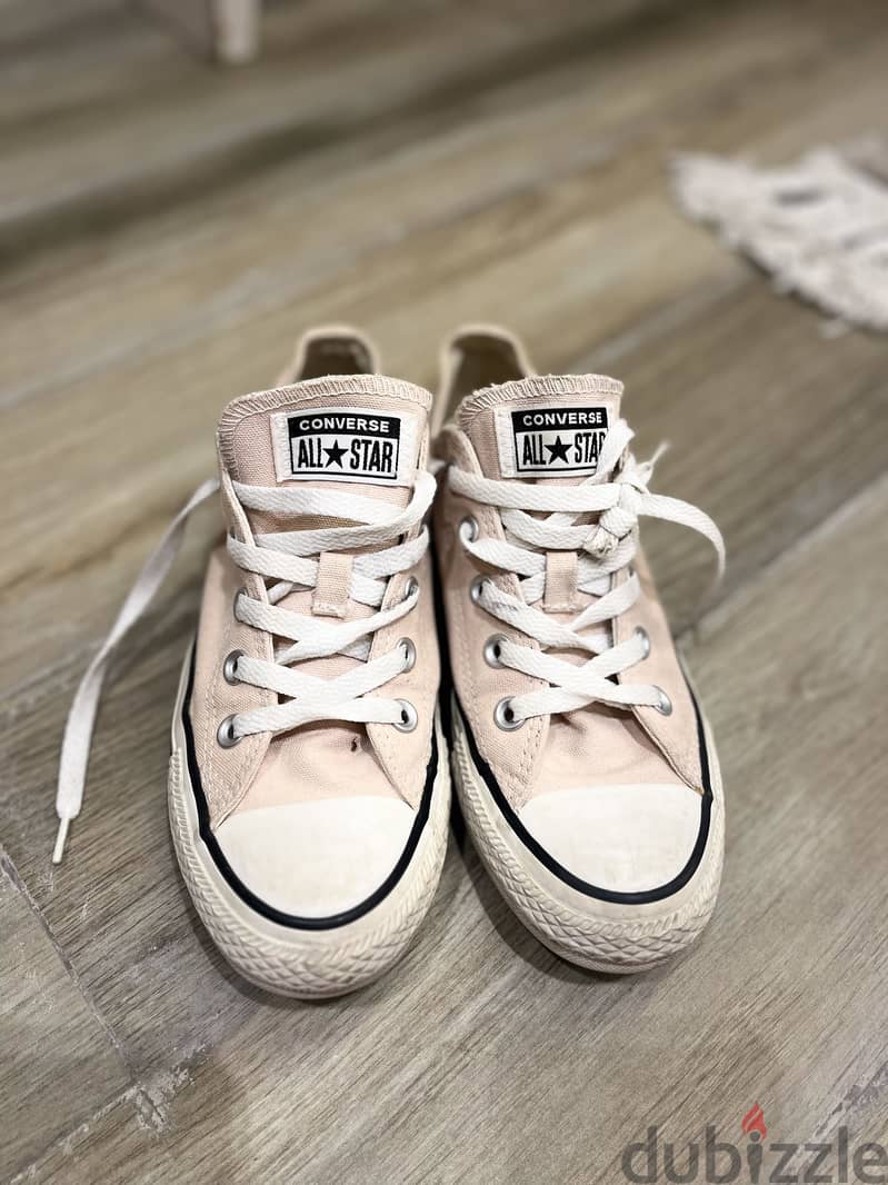 pink original converse in great condition 2