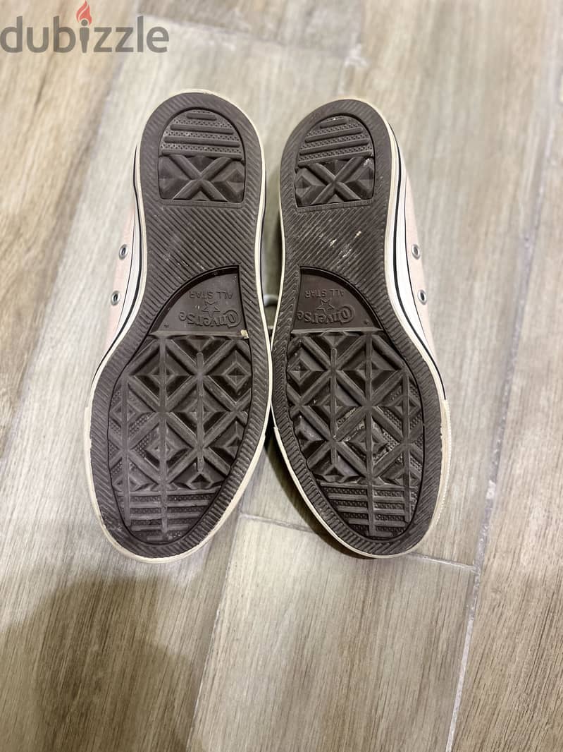 pink original converse in great condition 3