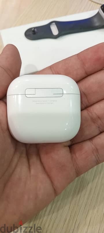 Apple AirPods 4 ANC 1
