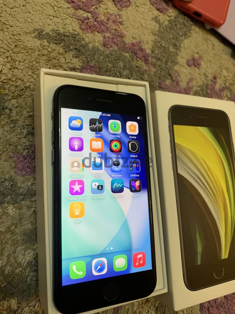 2 Apple - iPhone SE 2020 3
